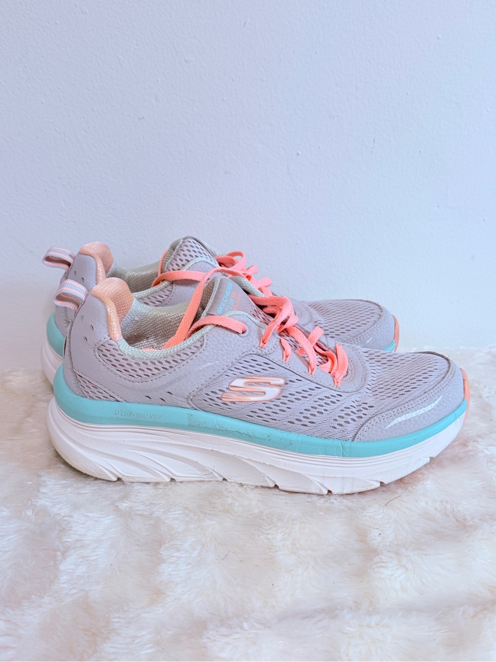 Skechers Women's D'lux Walker-Infinite Motion Sneaker Size 7.5 Gray/pink